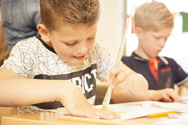 <b>After your registration, we will send the free drawing paper.</b> All children make a drawing. We print a 'Personal Action Folder' for each child for free.
It includes the goal of your action, instructions for the parents, and of course the child's drawing prominently displayed.